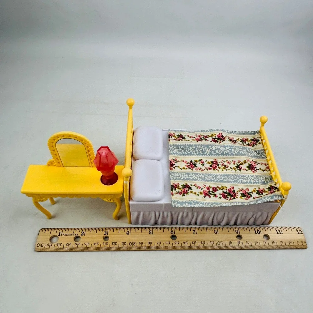 Caring Corners Dollhouse Furniture Lot Bed Vanity Bench Food Caring Corners